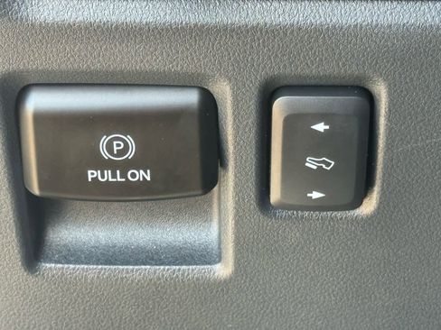 Used 2023 Ford Expedition Max XLT image 22