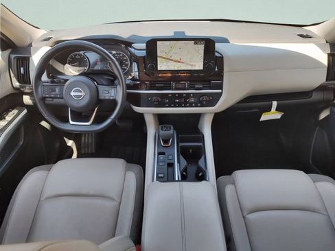 Used 2025 Nissan Pathfinder SL image 9