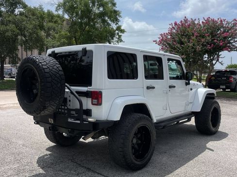 Used 2017 Jeep Wrangler Unlimited Rubicon AWD/4WD image 2
