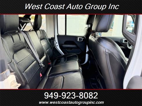 Used 2023 Jeep Wrangler Unlimited Sahara image 11