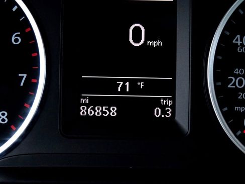 Used 2017 Volkswagen Tiguan Sport image 41