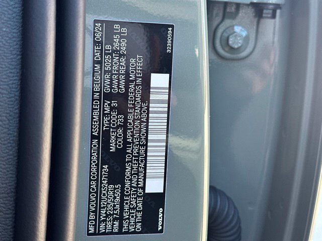 Certified 2025 Volvo XC40 B5 Plus w/ Protection Package Premier AWD/4WD image 33