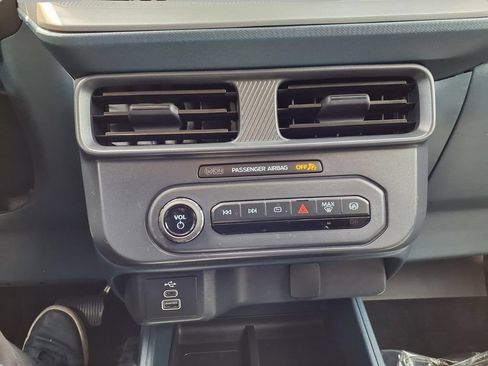 Used 2025 Ford Maverick XL w/ Equipment Group 102A AWD/4WD image 9