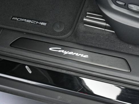 Certified 2025 Porsche Cayenne E-Hybrid Coupe AWD/4WD image 16