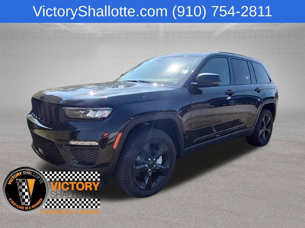 Used 2023 Jeep Grand Cherokee Limited w/ Black Appearance Package AWD/4WD image 16