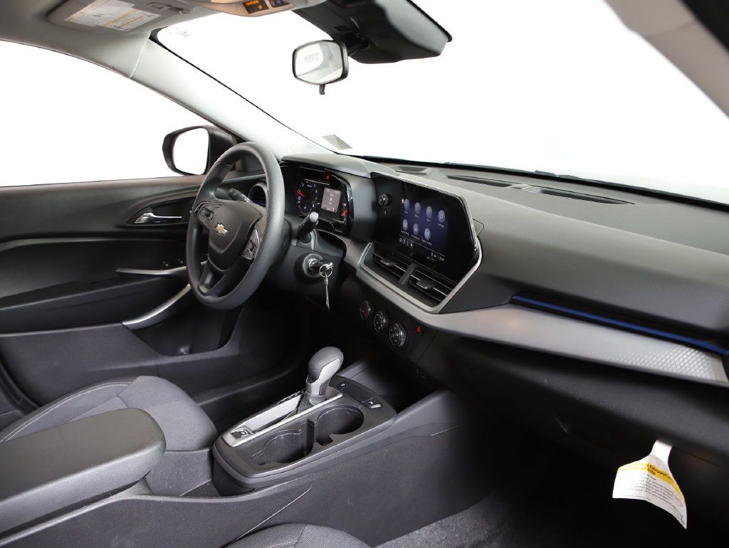 Used 2024 Chevrolet Trax LS w/ Driver Confidence Package FWD image 8