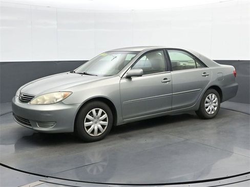 Used 2005 Toyota Camry LE image 4