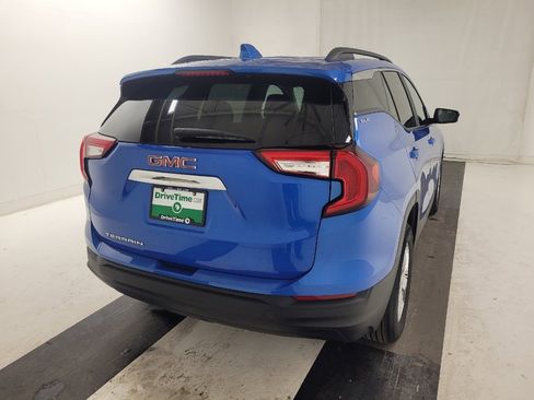 Used 2024 GMC Terrain SLE w/ Driver Convenience Package image 7
