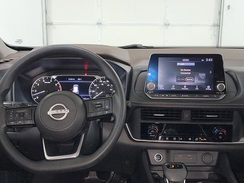 Used 2023 Nissan Rogue SV image 16