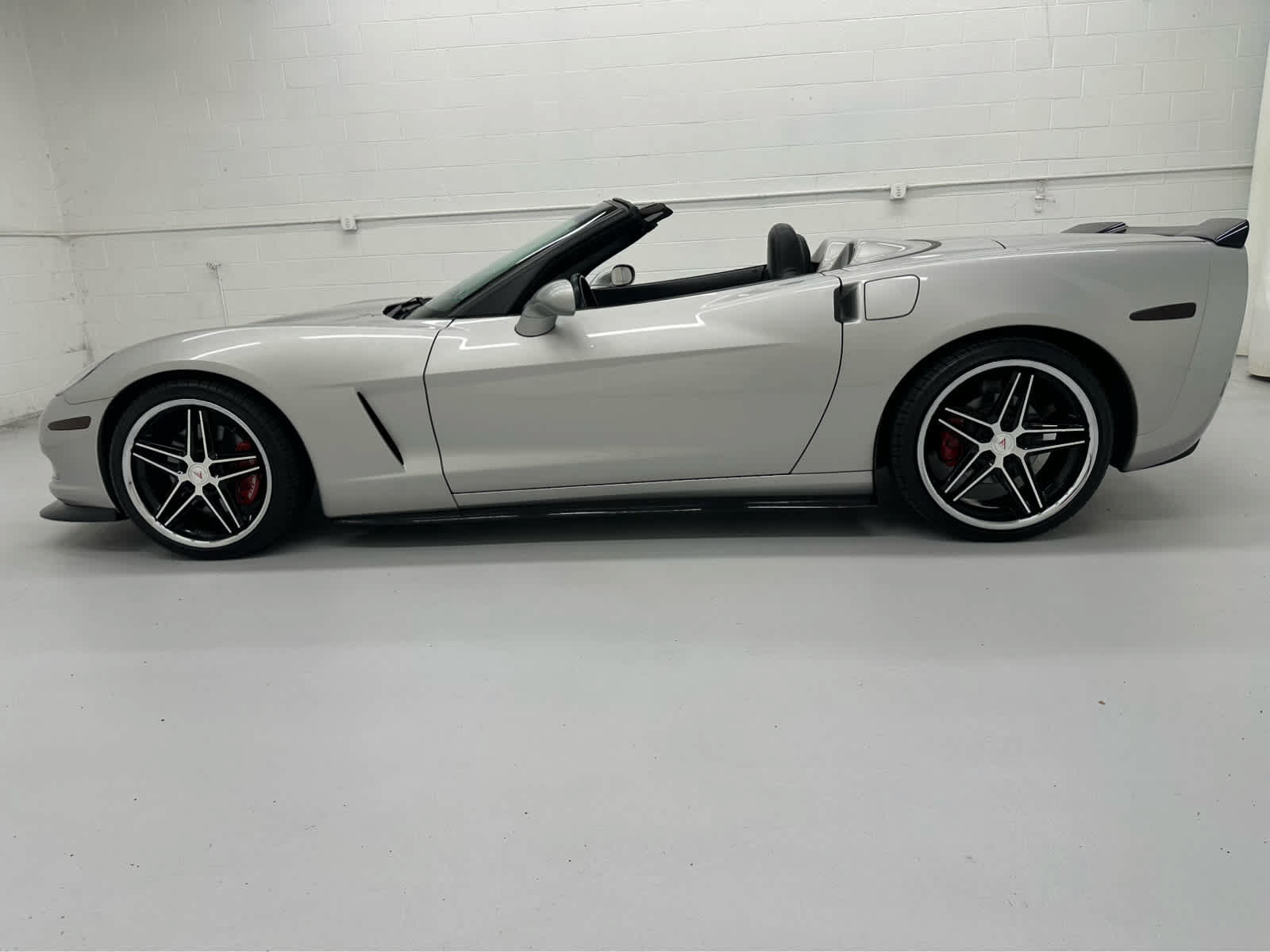 Used 2007 Chevrolet Corvette Convertible w/ Preferred Equipment Group RWD image 5
