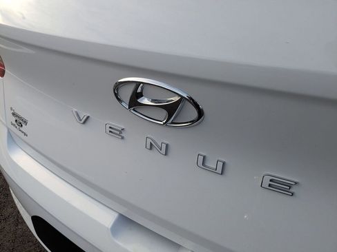 Used 2025 Hyundai Venue Limited image 7
