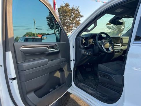 Used 2023 GMC Sierra 1500 SLE w/ Preferred Package AWD/4WD image 4