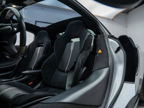 Used 2017 McLaren 570S image 3