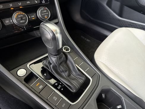 Used 2020 Volkswagen Jetta R-Line FWD image 13