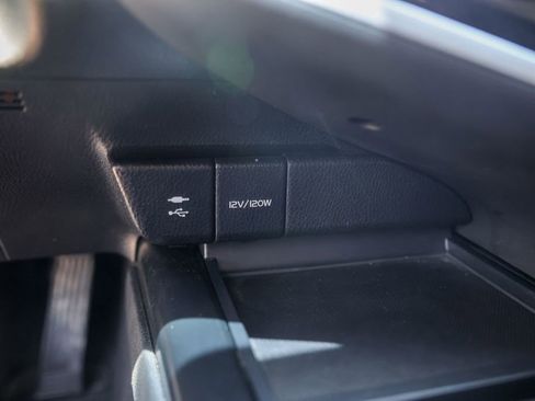 Used 2018 Toyota Camry SE FWD image 19