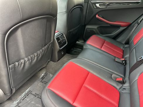 Used 2025 Porsche Macan S image 13