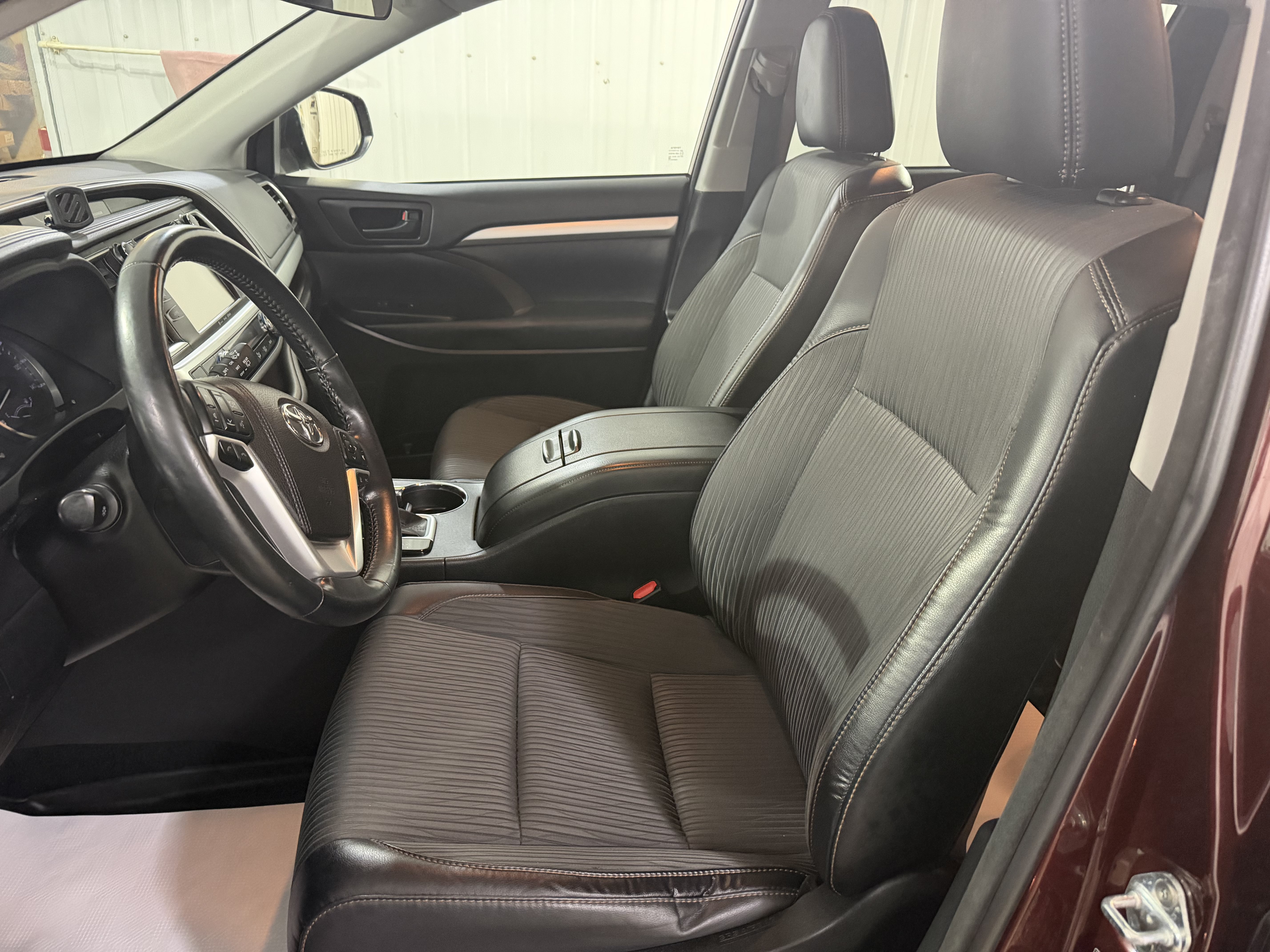 Used 2018 Toyota Highlander Plus AWD/4WD image 12