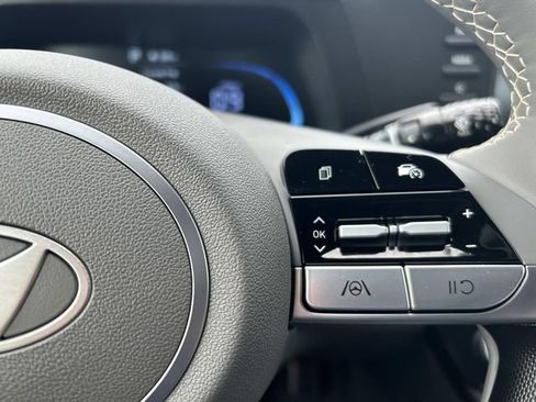 Certified 2025 Hyundai Elantra Sport image 23