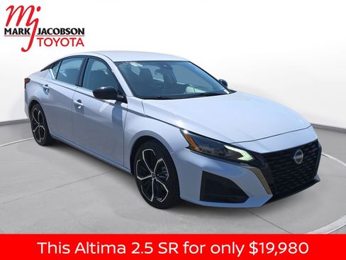 Used 2024 Nissan Altima 2.5 SR FWD image 5