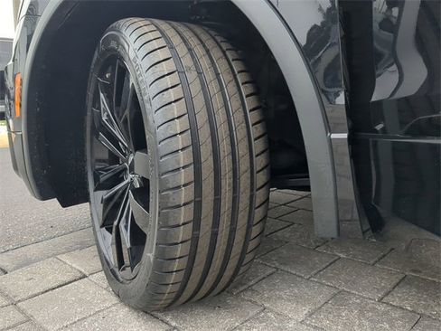 Certified 2020 Volkswagen Tiguan SE R-Line image 35