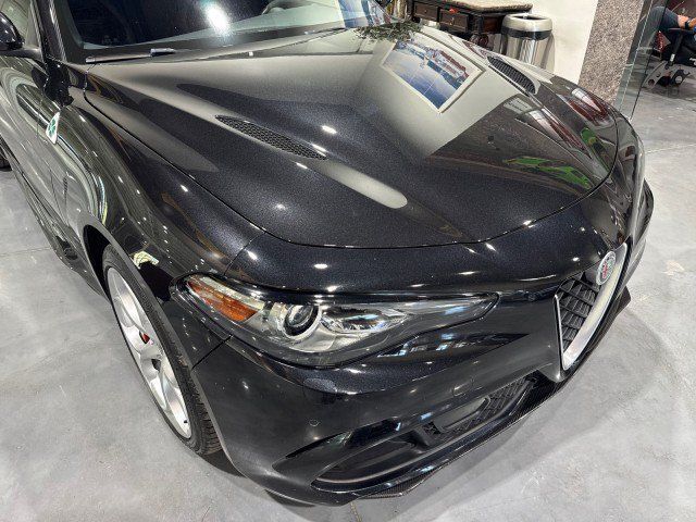 Used 2018 Alfa Romeo Giulia Quadrifoglio w/ Driver Assist Dynamic Package RWD image 24