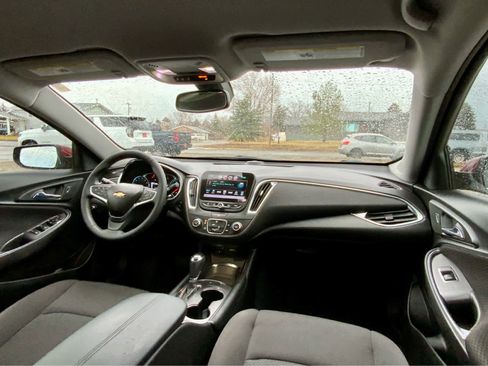 Used 2017 Chevrolet Malibu LT image 33