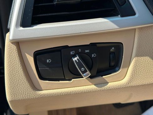 Used 2016 BMW 320i Sedan image 14