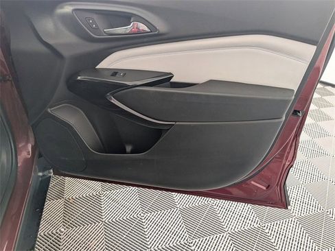 Certified 2025 Chevrolet Trax LT w/ LT Convenience Package image 31