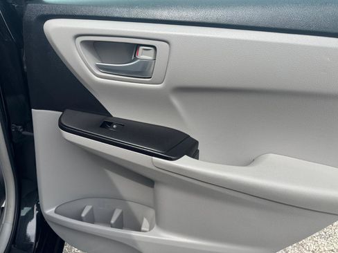 Used 2017 Toyota Camry LE image 23