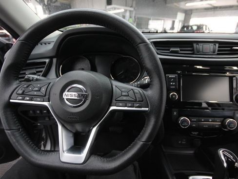 Used 2019 Nissan Rogue SV image 17