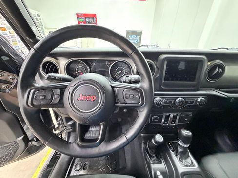 Used 2018 Jeep Wrangler Sport AWD/4WD image 28