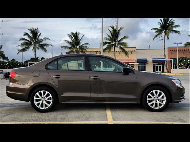 Used 2015 Volkswagen Jetta SE FWD image 4