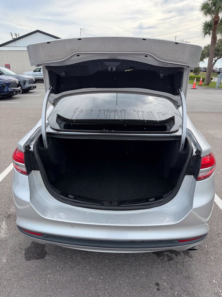 Used 2018 Ford Fusion SE w/ Equipment Group 201A FWD image 23