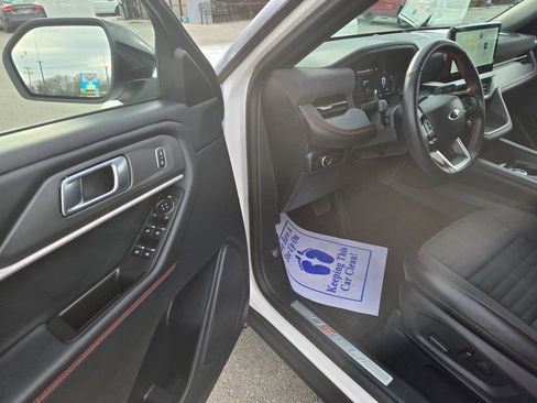Used 2025 Ford Explorer ST-Line w/ ST-Line Street Pack image 6