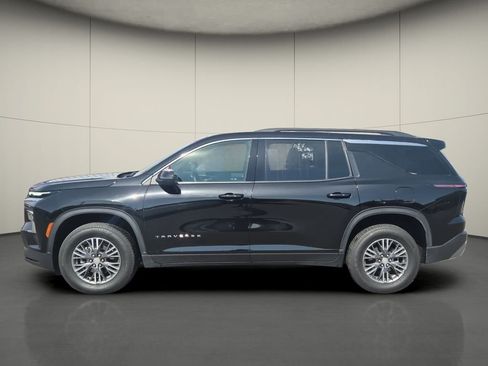 Used 2025 Chevrolet Traverse LT FWD image 4