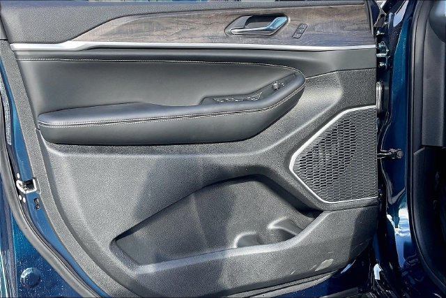 New 2026 Jeep Grand Cherokee Limited AWD/4WD image 24