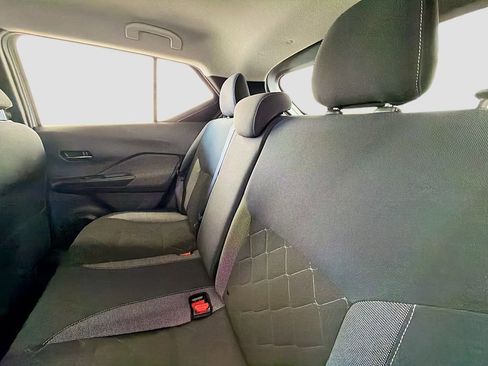 Used 2018 Nissan Kicks SV image 22