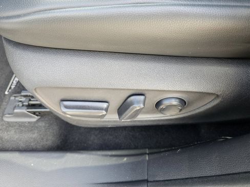 Used 2023 Toyota Highlander XLE FWD image 18