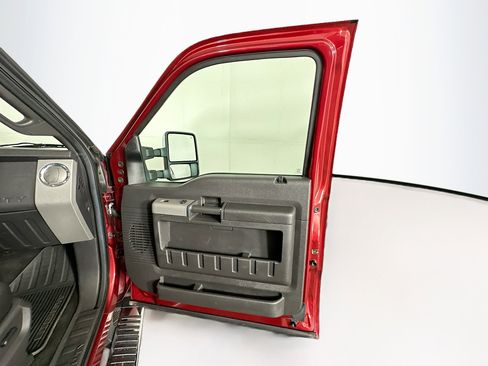 Used 2015 Ford F250 Lariat w/ Chrome Package image 29