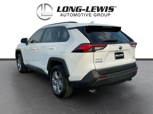 Used 2022 Toyota RAV4 XLE w/ Convenience Package AWD/4WD image 4