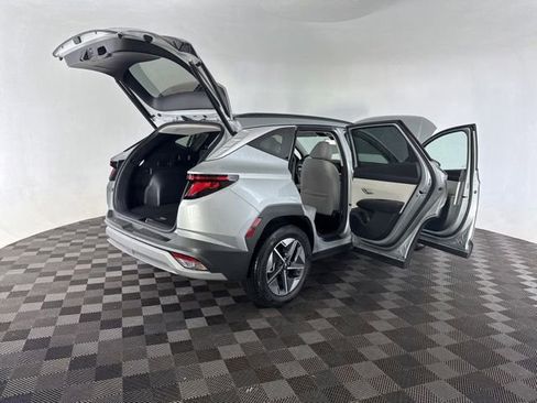 Used 2025 Hyundai Tucson SEL FWD image 17