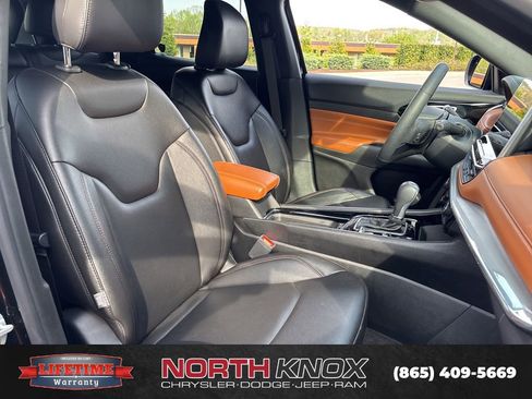 Used 2024 Jeep Compass Limited image 11