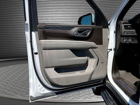 Used 2023 GMC Yukon SLT w/ SLT Premium Package AWD/4WD image 20