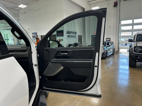 Used 2025 GMC Sierra EV Denali AWD/4WD image 40