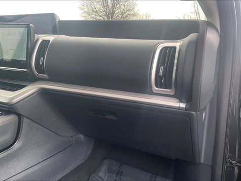 Used 2025 Ford Expedition Active image 16