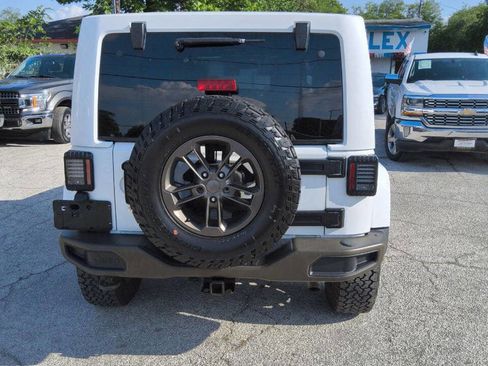 Used 2016 Jeep Wrangler Unlimited Sahara AWD/4WD image 4