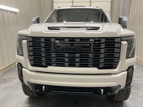 Used 2024 GMC Sierra 2500 Denali Ultimate image 2