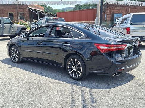 Used 2018 Toyota Avalon XLE Premium w/ All Weather Liner Package image 7