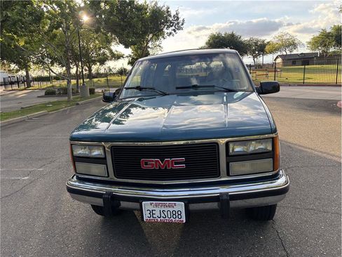 Used 1993 GMC Suburban 2500 RWD image 3