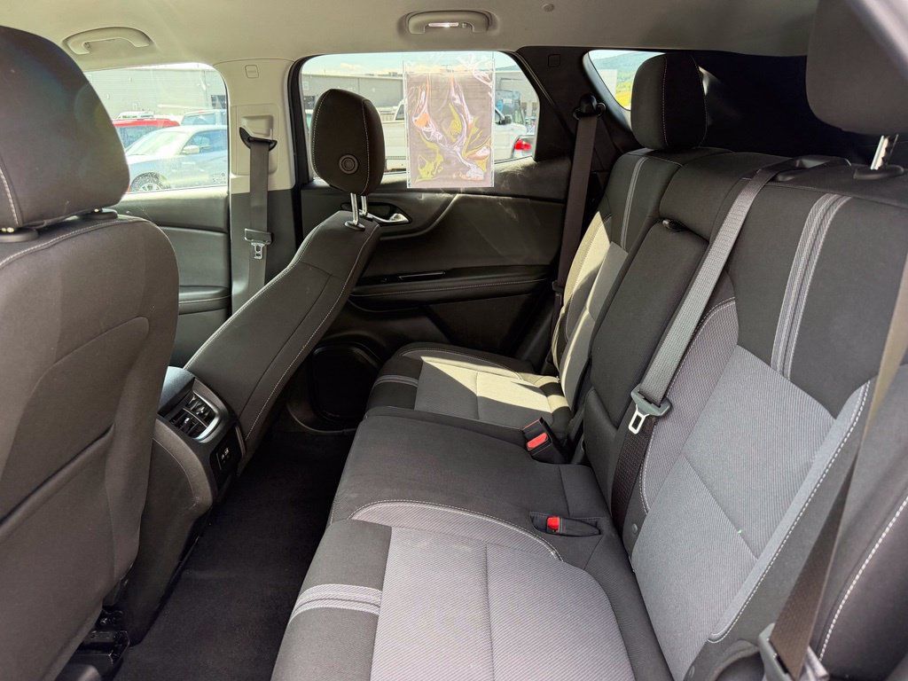 Used 2025 Chevrolet Blazer LT AWD/4WD image 7